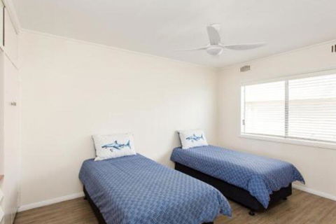 Lakeside Flats 6 - Surfers Paradise Gold Coast 2