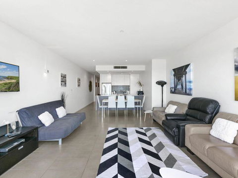 WATERFRONT THREE In The Heart Of Lorne - Surfers Paradise Gold Coast 2