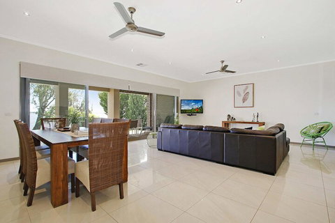 Marctime Woodlands - Surfers Paradise Gold Coast 4