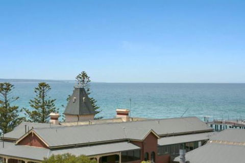 POINT GREY APARTMENT 2 Ocean VIews With Wifi - Surfers Paradise Gold Coast 3
