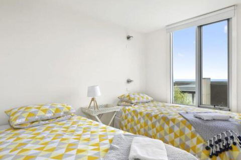 POINT GREY APARTMENT 2 Ocean VIews With Wifi - Surfers Paradise Gold Coast 6