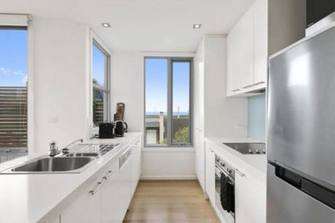 POINT GREY APARTMENT 2 Ocean VIews With Wifi - Surfers Paradise Gold Coast 5