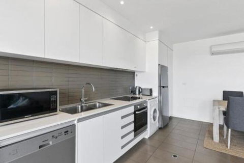 WATERFRONT SEVEN In The Heart Of Lorne - Surfers Paradise Gold Coast 4