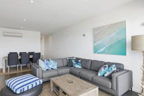 WATERFRONT SEVEN In The Heart Of Lorne - Surfers Paradise Gold Coast 7