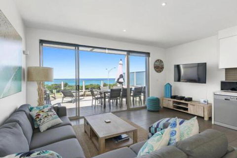 WATERFRONT SEVEN In The Heart Of Lorne - Surfers Paradise Gold Coast 2
