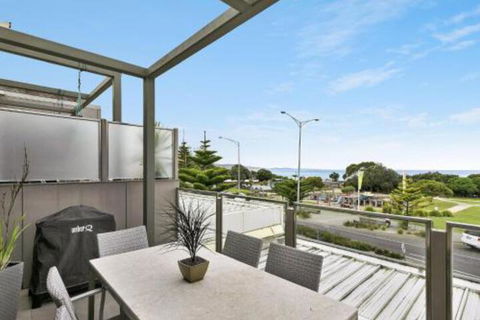 WATERFRONT TWO Position Perfect NEW LISTING 2019 - Surfers Paradise Gold Coast 3
