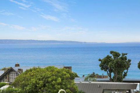 WATERFRONT TWO Position Perfect NEW LISTING 2019 - Surfers Paradise Gold Coast 2