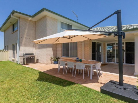 Azure Waters Perfectly Positioned With Ocean Views - Surfers Paradise Gold Coast 1