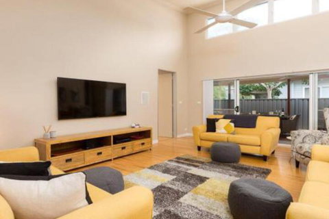 Callala Breeze Access To Indoor Community Pool - Surfers Paradise Gold Coast 2