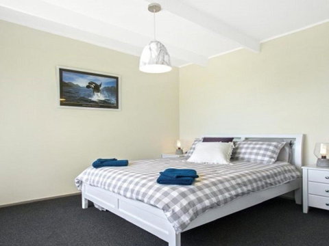 Dolphin Breeze Fully Fenced & Pet Friendly - Surfers Paradise Gold Coast 3