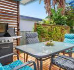 Sea Shack renovated 1950s beach house - Surfers Paradise Gold Coast