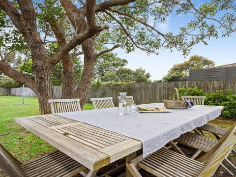 Sea Bird Close To Beach Shops & Cafes - Surfers Paradise Gold Coast 1