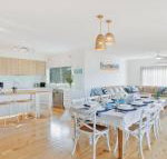 Sienna by the Sea spacious coastal getaway - Surfers Paradise Gold Coast