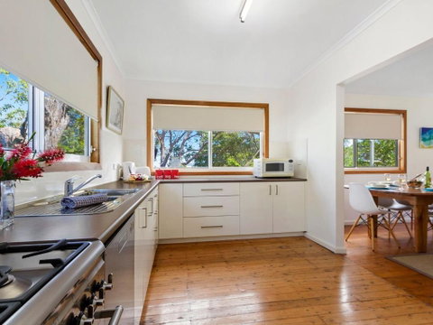 Silvermere Cottage A Cosy Family Getaway - Surfers Paradise Gold Coast 2