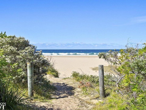 Sunset Beach Situated Between Two Beaches & A Lake - Surfers Paradise Gold Coast 3