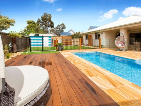 MALIBU SAFETY BEACH - Surfers Paradise Gold Coast 3