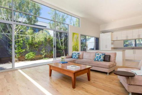 PALM COURT RETREAT MORNINGTON - Surfers Paradise Gold Coast 5