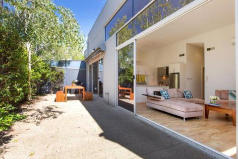 PALM COURT RETREAT MORNINGTON - Surfers Paradise Gold Coast 7