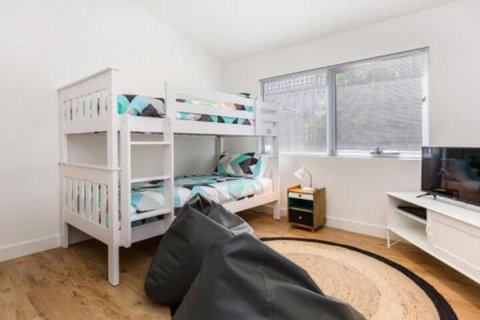 PALM COURT RETREAT MORNINGTON - Surfers Paradise Gold Coast 3