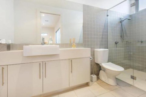 PALM COURT RETREAT MORNINGTON - Surfers Paradise Gold Coast 6