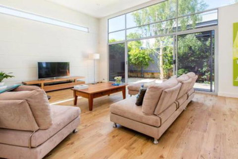 PALM COURT RETREAT MORNINGTON - Surfers Paradise Gold Coast 0