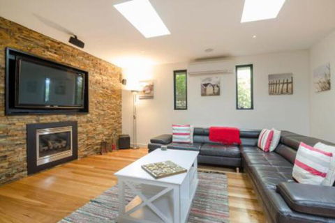 PIER 55 DROMANA... - Surfers Paradise Gold Coast 0