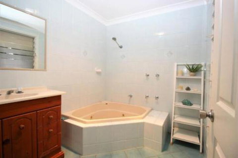 MAGIC BEACH HOUSE PET FRIENDLY - Surfers Paradise Gold Coast 2