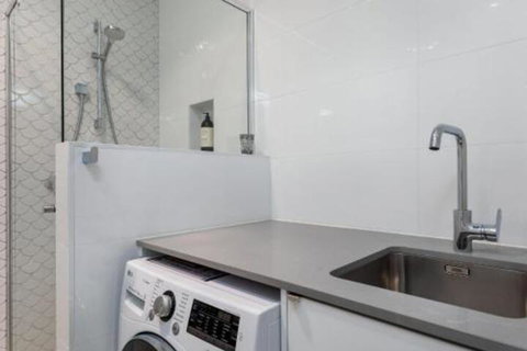 Studio By The Bay :: Jervis Bay Rentals - Surfers Paradise Gold Coast 5