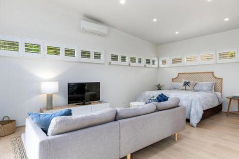 Studio By The Bay :: Jervis Bay Rentals - Surfers Paradise Gold Coast 6