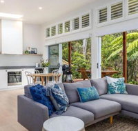 Studio by The Bay  Jervis Bay Rentals - Surfers Paradise Gold Coast