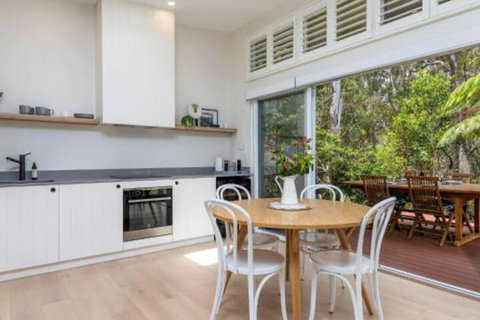 Studio By The Bay :: Jervis Bay Rentals - Surfers Paradise Gold Coast 2