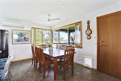 Yarragon 4 Bedroom House In Gippsland - Surfers Paradise Gold Coast 6