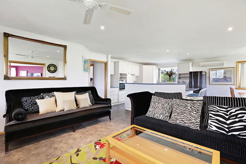 Yarragon 4 Bedroom House In Gippsland - Surfers Paradise Gold Coast 3