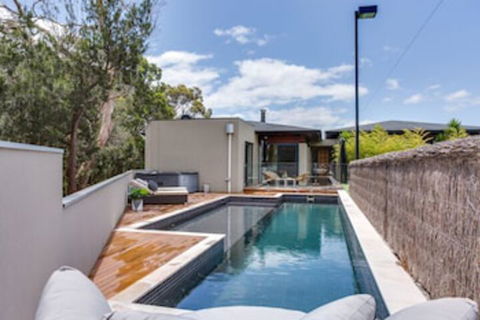 Kalina Retreat Tennis & Pool - Surfers Paradise Gold Coast 0
