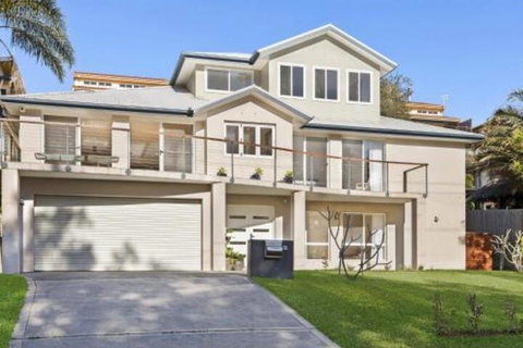 Luxurious Lake Front Long Jetty - Surfers Paradise Gold Coast 0