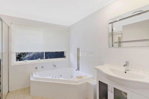 Luxurious Lake Front Long Jetty - Surfers Paradise Gold Coast 5