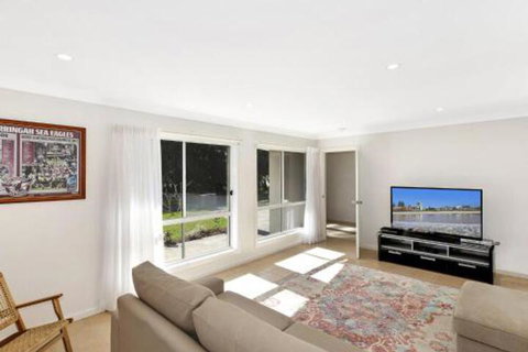 Luxurious Lake Front Long Jetty - Surfers Paradise Gold Coast 6