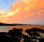 DOLPHIN LOOKOUT COTTAGE amazing views of the Bay of Fires