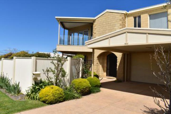 Manorina VIC Surfers Paradise Gold Coast