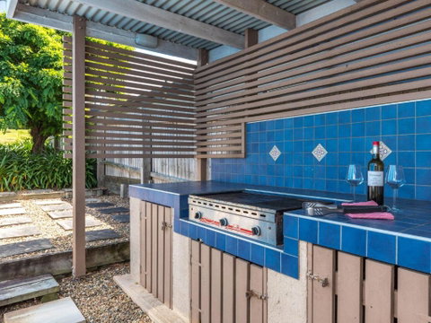 Akarana Beach House :: Jervis Bay Rentals - Surfers Paradise Gold Coast 1