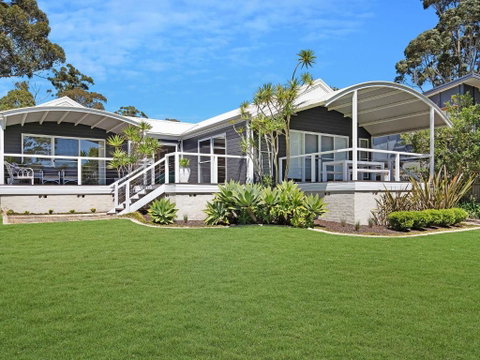Akarana Beach House :: Jervis Bay Rentals - Surfers Paradise Gold Coast 4