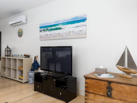 Piana Apartment Two :: Jervis Bay Rentals - Surfers Paradise Gold Coast 5