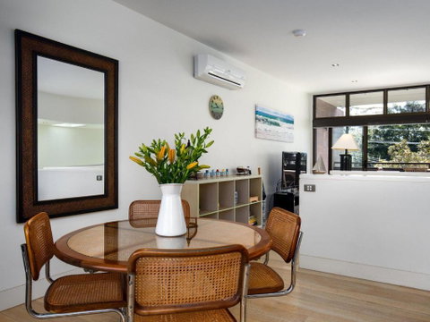 Piana Apartment Two :: Jervis Bay Rentals - Surfers Paradise Gold Coast 2