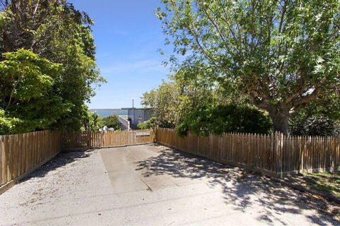 Metung Lake House - Surfers Paradise Gold Coast 1