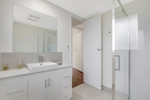 Metung Lake House - Surfers Paradise Gold Coast 3