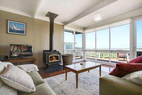 Metung Lake House - Surfers Paradise Gold Coast 2