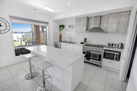 Captains Hideaway Jetty Berth & Pet Friendly - Surfers Paradise Gold Coast 4
