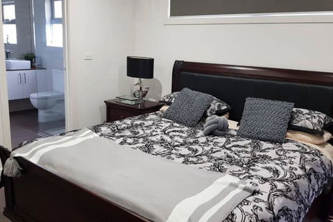 CHELSEA Family Home Close To Beach & Shops - Surfers Paradise Gold Coast 2