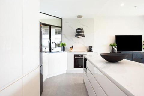 THE HYDEAWAY LUXE HYDE PARK CITY APARTMENT Hosted By LAbode Accommodation - Surfers Paradise Gold Coast 3