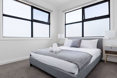 WoW Factor!luxe 4BR Townhouse@glen Waverley - Surfers Paradise Gold Coast 6